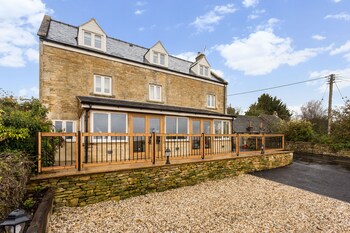 Spacious 4 Bed Home With Fabulous Cotswold Views - Holiday homes with Pet Rooms in Moreton-in-Marsh