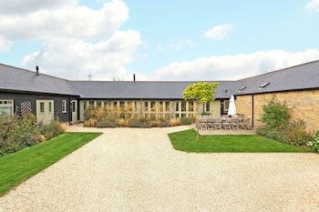 Stunning Group Of 3 Barn Conversions In Cotswolds - Holiday homes with Pet Rooms in Bampton