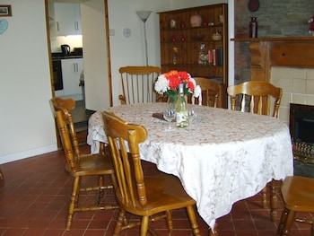 Elegant Holiday Home In Cardigan With Garden - Holiday homes with Pet Friendly Rooms in Cardigan