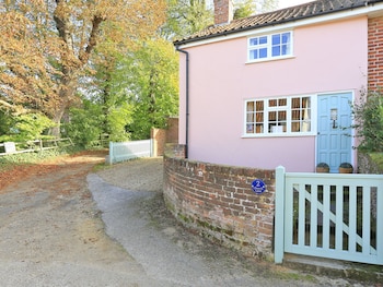 Lovely Cottage In Shottisham Near Pub - Holiday homes with Pet Rooms in Woodbridge