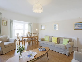 Bright Apartment In Center Of Southwold Near Beach & Pier - Holiday homes with Pet Rooms in Reydon