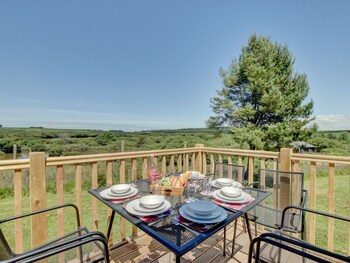 Cottage In Peaceful Surroundings Of Hartland, Offering Views Of The Fishing Pond - Cottages with Pet Rooms in Bideford