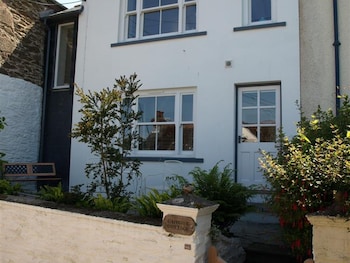 Cozy Holiday Home Near Beach In Polruan Great Britain - Apartments with Pet Rooms in Fowey