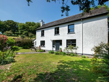 Plush Holiday Home In Cornwall With Private Garden - Holiday homes with Pet Friendly Rooms in Lostwithiel