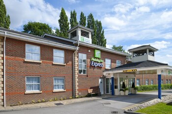 Holiday Inn Express Leeds East, An Ihg Hotel - Hotels with Pet Rooms in Leeds