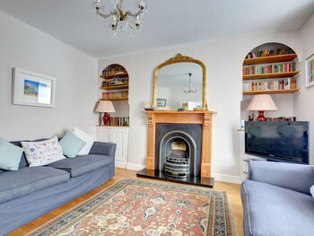 Vintage Holiday Home In Tenby With Garden - Holiday homes with Pet Rooms in Tenby