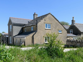 Spacious Holiday Home In Acton With Garden - Holiday homes with Pet Friendly Rooms in Swanage