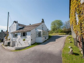 Cosy Holiday Home With Private Parking  Perfectly Situated In The Beautiful Elterwater - Holiday homes with Pet Friendly Rooms in Ambleside