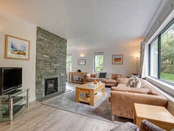 Detached Holiday Home With Three Bathrooms, Open Fire And Private Parking - Holiday homes with Pet Rooms in Ambleside