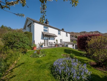 Comfortable Holiday Home With Manicured Garden At Elterwater - Holiday homes with Pet Rooms in Ambleside