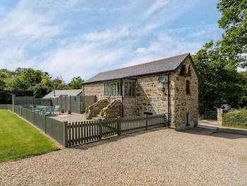 Beautiful Stone Cottage With Fireplace In Quiet Surroundings - Cottages with Pet Rooms in Bodmin