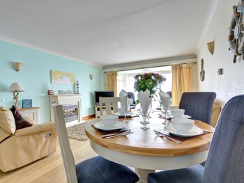 Spacious Apartment In Saundersfoot With Terrace - Apartments with Pet Rooms in Saundersfoot