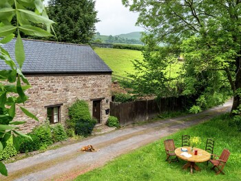 A Lovely Old Stone Barn Between Talgarth And Crickhowell - Holiday homes with Pet Rooms in Crickhowell