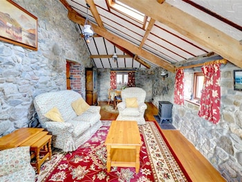 Cozy Holiday Home In Llanfaglan Near Sea - Holiday homes with Pet Rooms in Caernarfon