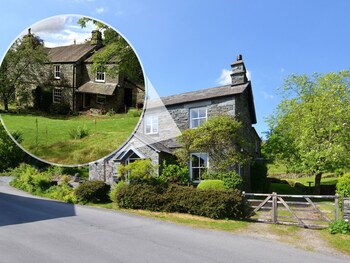 Beautiful Stone Built Property Offering Plenty Of Character And Large Private Garden - Holiday homes with Pet Rooms in Ambleside