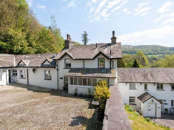 Quaint Holiday Home At Clappersgate District With Courtyard - Holiday homes with Pet Rooms in Ambleside