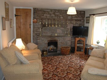 Rural Cottage With Lovely Features Such As A Warm Fireplace, Situated In Aber - Cottages with Pet Rooms in Brecon