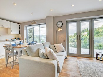 Beautiful Luxury Apartment Located In The Tranquil Village Of Kingswear - Holiday homes with Pet Friendly Rooms in Dartmouth