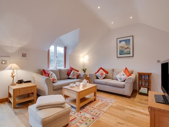 Contemporary Holiday Home In Little Petherick With Terrace - Holiday homes with Pet Rooms in Wadebridge