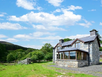 Spacious Holiday Home In Ganllwyd Near River - Holiday homes with Pet Rooms in Dolgellau