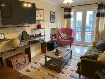 Cozy Holiday Home In Folkstone Near Folkestone Harbour Arm - Apartments with Pet Friendly Rooms in Folkestone