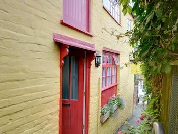 Quaint Cottage In Hastings With Garden - Cottages with Pet Friendly Rooms in Hastings