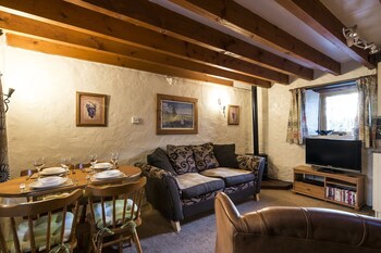 The Granary - 2 Bedroom Apartment - Apartments with Pet Rooms in Tenby