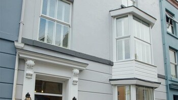 The Town House - Cottages with Pet Rooms in Tenby