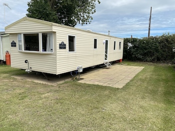 3 Bed 8 Berth Caravan In California Cliffs - M1 - Holiday homes with Pet Rooms in Great Yarmouth