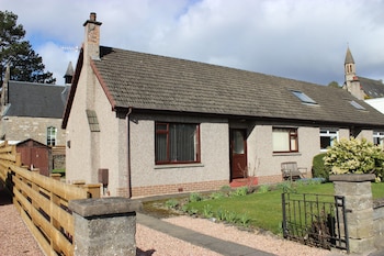 Newholme Self-catering Bungalow - Cottages with Pet Rooms in Pitlochry