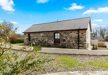 The Old Farmhouse, New Moat - Cottages with Pet Rooms in Clarbeston Road