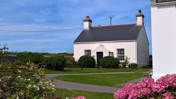 Veronica Cottage, St Annes Head, Dale - Cottages with Pet Rooms in Haverfordwest