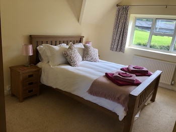 Tranquil 3 Bedroom Farmhouse - Holiday homes with Pet Rooms in Cheltenham