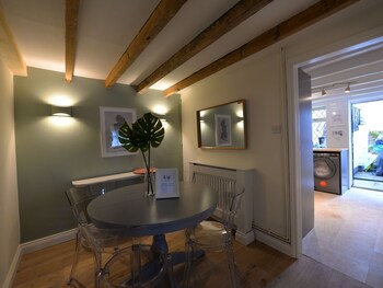 Delightful Holiday Home In The Center Of Bridgnorth - Holiday homes with Pet Rooms in Bridgnorth