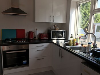 Nice 2 Bed Independent Annex In High Wycombe - Holiday homes with Pet Rooms in High Wycombe