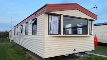 Caravan To Rent In Beautiful Camber Sands - Holiday homes with Pet Rooms in Rye