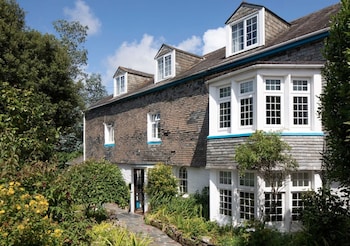 Pendennis Lodge - B&Bs with Pet Rooms in Falmouth