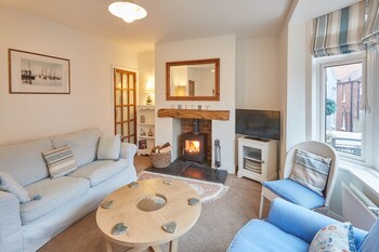 Tenby Cottage - Holiday homes with Pet Friendly Rooms in Whitby