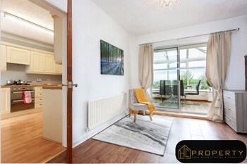 Hc Property   Vale View - Apartments with Pet Friendly Rooms in Durham