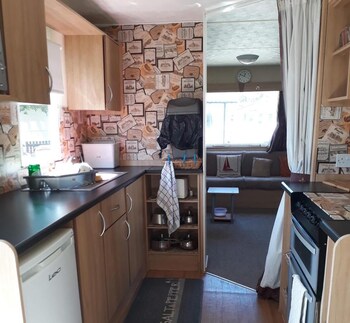 Immaculate 3-bedroom Caravan On Combe Haven - Holiday homes with Pet Rooms in St Leonards-On-Sea