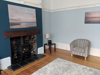 Tynemouth Beach Apartment - Apartments with Pet Rooms in North Shields