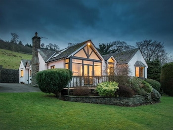 Luxurious Holiday Home At Waterhead With Garden - Holiday homes with Pet Friendly Rooms in Ambleside