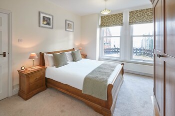 Church Square Eskape - Holiday homes with Pet Rooms in Whitby