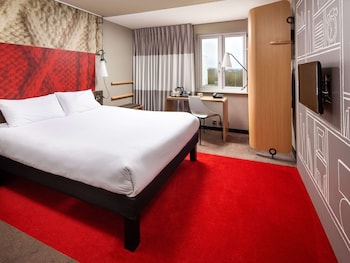 Ibis Rugby East - Hotels with Pet Rooms in Northampton