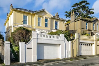 The Birches - Large Luxurious Victorian Villa - Holiday homes with Pet Rooms in Torquay