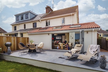 Littlefields - Stylish Modern Cottage With Large Garden Close To Beach - Holiday homes with Pet Rooms in Seaton