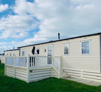 Charming 3-bed Caravan In Bude, North Cornwall - Cabins & lodges with Pet Rooms in Bude