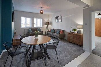 Endeavour Ii - Apartments with Pet Friendly Rooms in Whitby