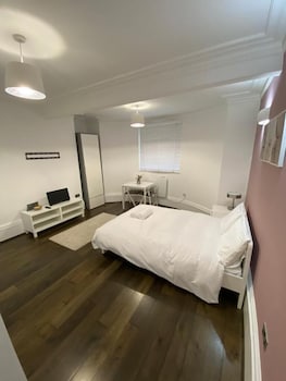 Contractor Luxury Studio Apartment - Apartments with Pet Friendly Rooms in Reading