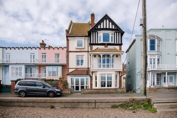 Tower House, Aldeburgh - Apartments with Pet Rooms in Aldeburgh